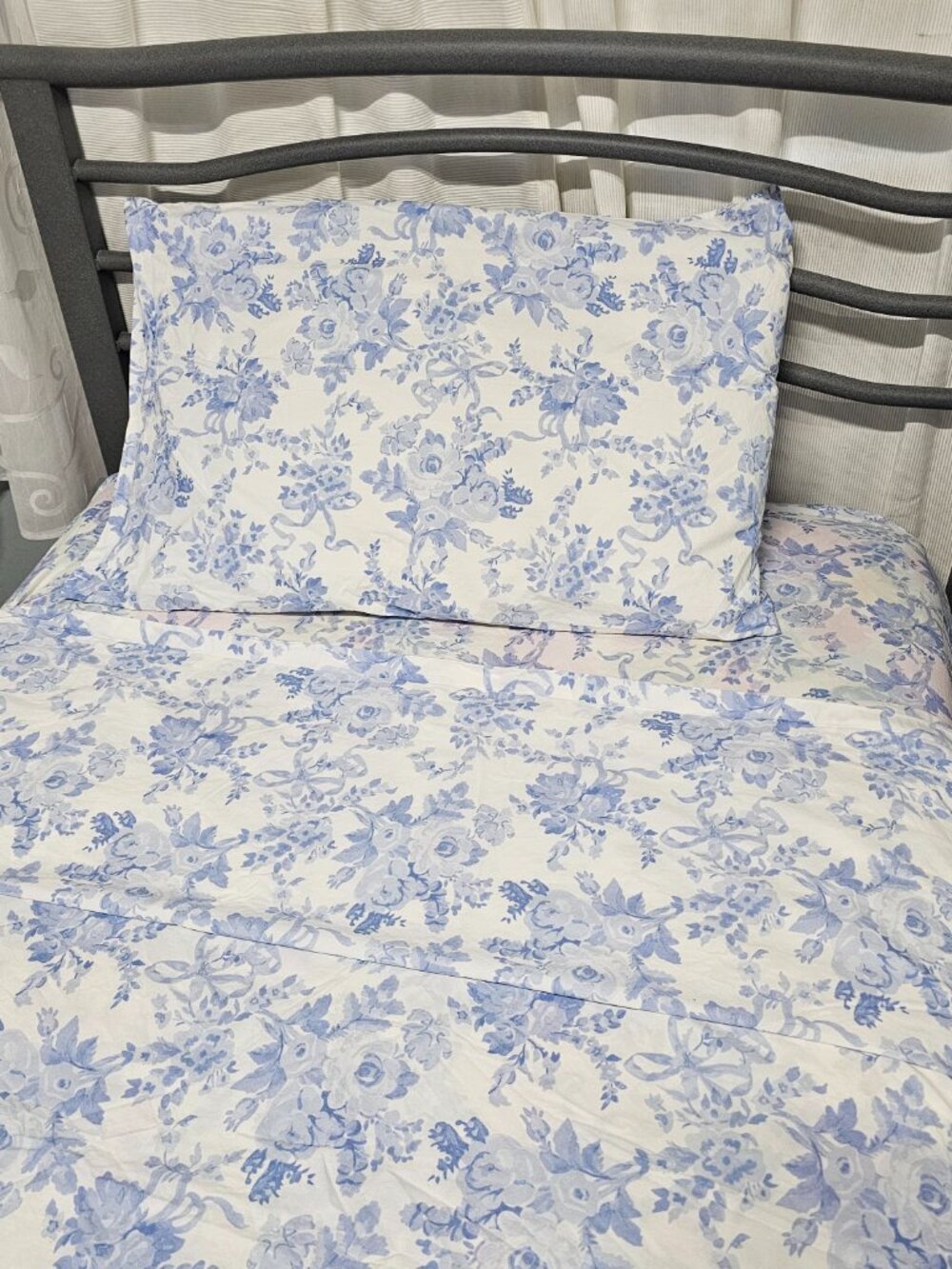 LoveShackFancy Garden Damask Organic Sheet Set Teen, Blue - Picture 6 of 8